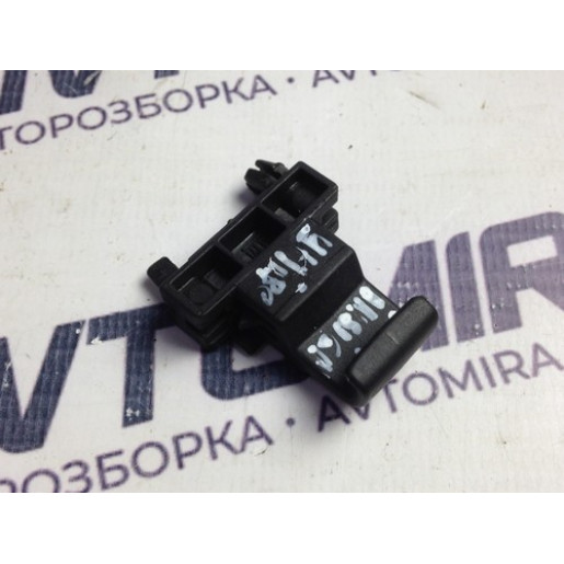 Крючок шторки двери Opel Insignia 2008-2017 13277244